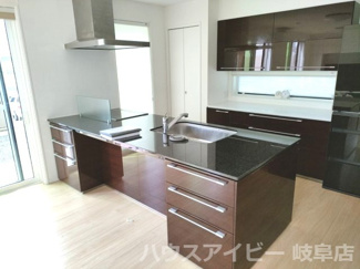 【キッチン】 | 垂井町・築6年・一条工務店施工の戸建て・全館床暖房、オール電化、太陽光10kw | キッチンでお料理をお楽しみください★築6年★一条工務店施工★垂井駅まで徒歩13分★