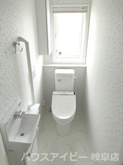 【トイレ】 | 垂井町・築6年・一条工務店施工の戸建て・全館床暖房、オール電化、太陽光10kw | ★築6年★一条工務店施工★垂井駅まで徒歩13分★