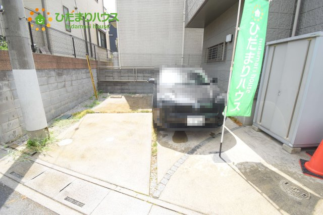 伊奈町中央2丁目　中古一戸建ての駐車場
