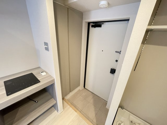 ART　APARTMENT　IN　Ootaka-no-Moriの玄関