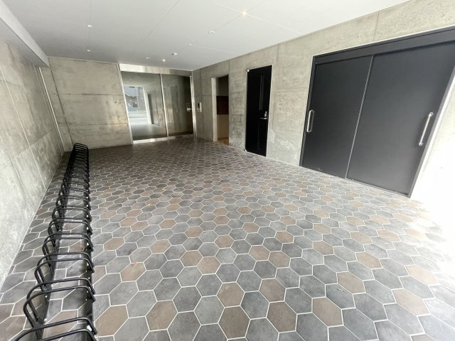 ART　APARTMENT　IN　Ootaka-no-Moriのエントランス