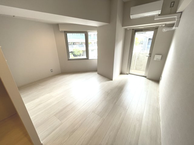 ART　APARTMENT　IN　Ootaka-no-Moriの居間・リビング