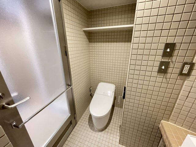 ART　APARTMENT　IN　Ootaka-no-Moriのトイレ