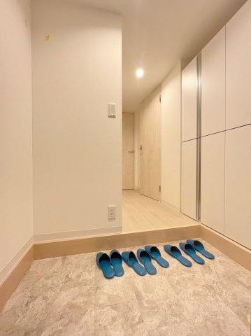 「防音マンション」ラシクラスInfina御徒町の玄関|収納もある玄関です