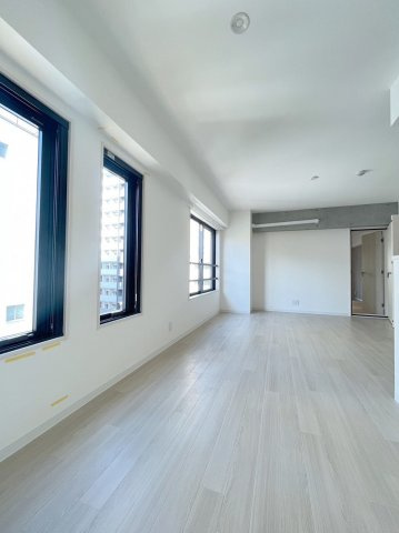 「防音マンション」ラシクラスInfina御徒町の内装|使いやすい居間です