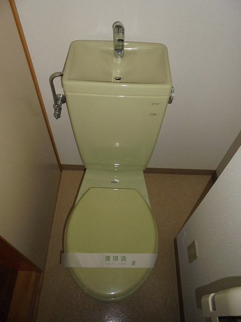 パールグランデのトイレ|落ち着いた色調のトイレです
※反転の場合がございます。