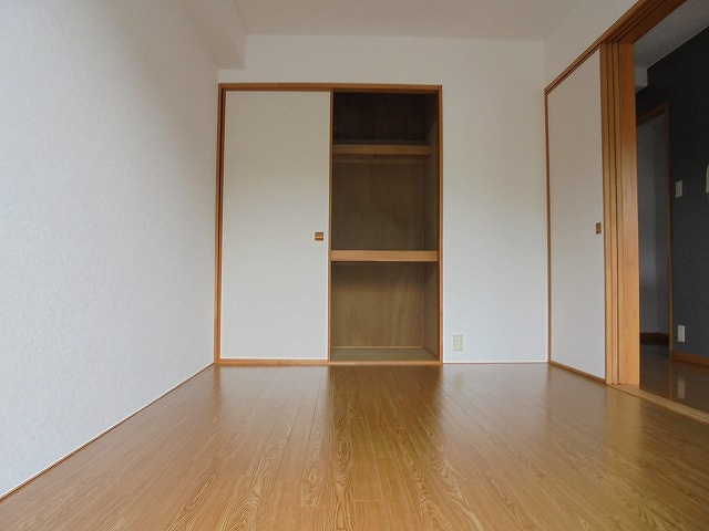 パールグランデの洋室|広々とした洋室です
※反転の場合がございます。