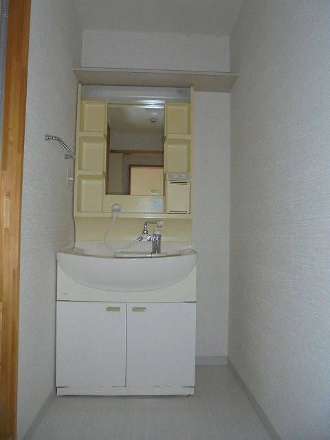 パールグランデの独立洗面台|使いやすい独立洗面台です
※反転の場合がございます。