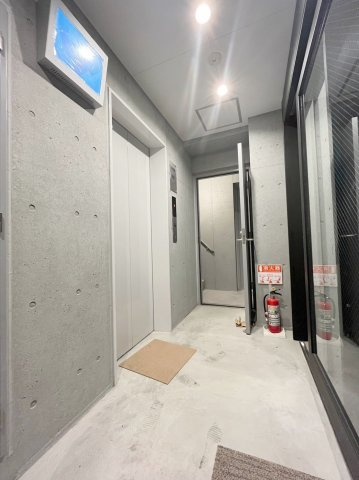 「防音マンション」ラシクラスInfina御徒町のロビー|毎日通るロビーはこのようになっています（※建築中の写真です）