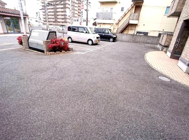 メゾン高津の駐車場