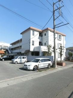 【外観】 | コンビニが近くて生活に便利な立地の3階建てマンションです♪南武線「武蔵中原」駅まで徒歩圏内！