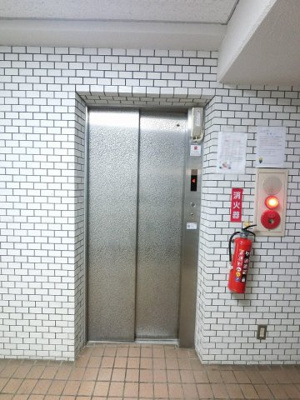 【その他共用部分】 | ストーク大通り公園第一 | お買い物時やベビーカーの出し入れに便利なエレベーター付です。