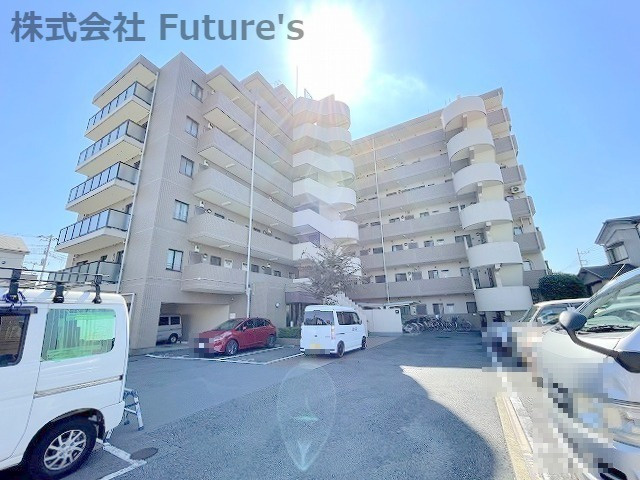 コスモ三郷リバーピアの外観|リフォーム済の家具付き物件！