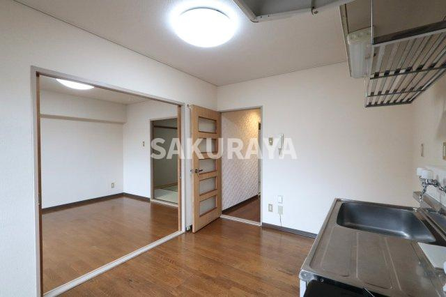 モンシャトー足利成和の居間・リビング|ダイニング。2025年4月撮影。