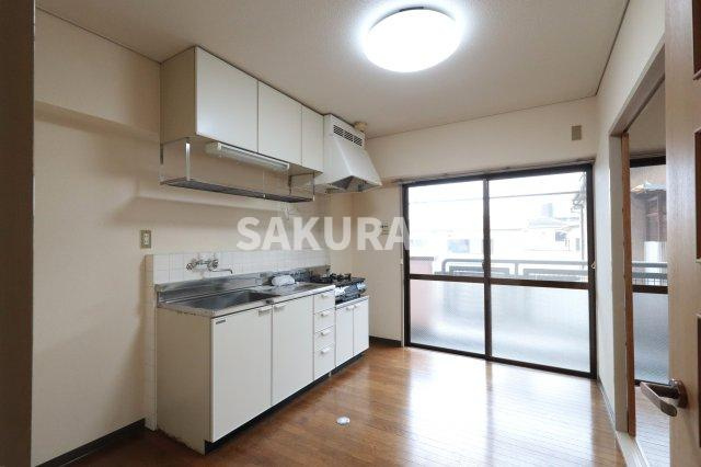 モンシャトー足利成和の居間・リビング|ダイニング。2025年4月撮影。