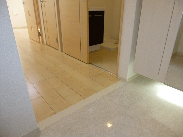 クレール壱番館の玄関