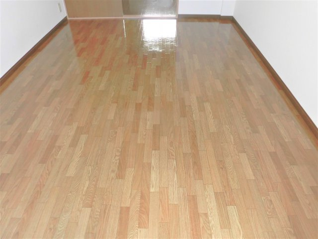 レジデンスカワセの洋室