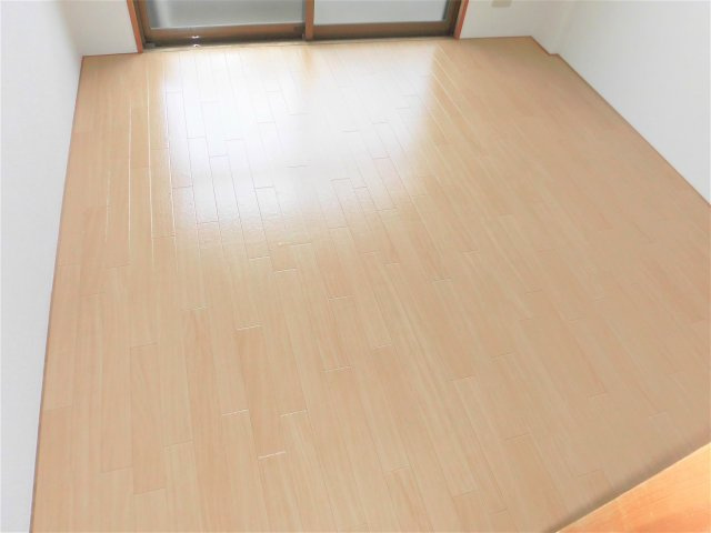 レジデンスカワセの洋室