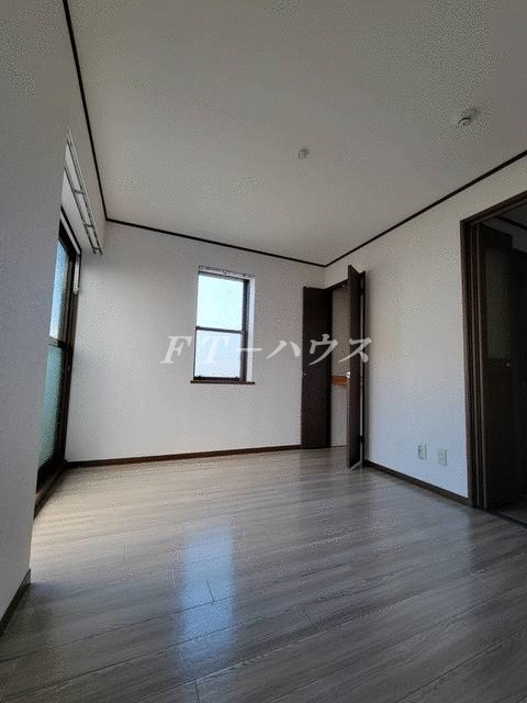 ローズパーク壱番館の居間・リビング