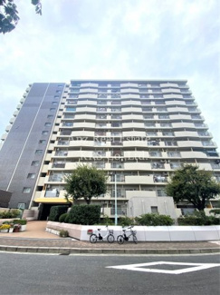 【外観】 | 存在感あふれる緑の多い外観が特徴のマンションです♪