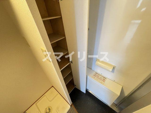 アルケミー逆井の玄関