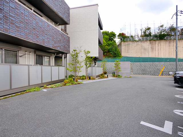 シャーメゾンプライムコートの駐車場