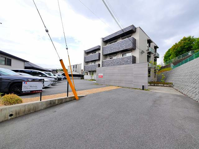 シャーメゾンプライムコートの駐車場