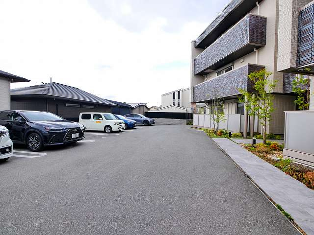 シャーメゾンプライムコートの駐車場