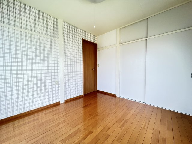 嶋村マンションの洋室