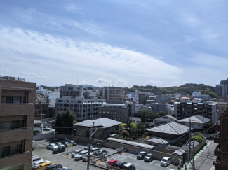 【展望】 | 前方に遮るものがない最上階からの見晴らしは抜群です！バルコニーからは大きな青空の眺めが最高です♪