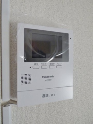 【セキュリティ】 | サンガーデンＫＯＢＡＹＡＳＨＩ　Ｂ棟 | TV付インターホンで玄関を開けずに来客確認！　※掲載画像は同タイプの室内画像のためイメージとしてご参照ください。