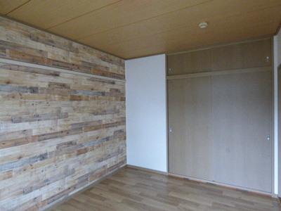 【洋室】 | サンガーデンＫＯＢＡＹＡＳＨＩ　Ｂ棟 | 押入タイプの収納は天袋もあり、収納力◎