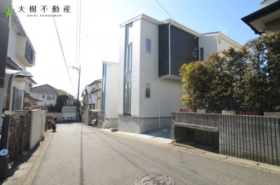 【前面道路含む現地写真】 | 海老名市国分寺台1丁目　新築戸建て　全２棟　【仲介手数料無料】