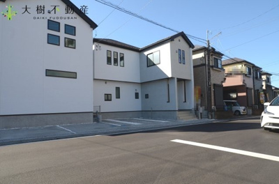 【前面道路含む現地写真】 | 海老名市上今泉2丁目　新築戸建て  全３棟　【仲介手数料無料】