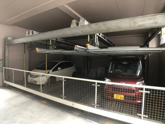 ルミエール八尾Ⅱの駐車場