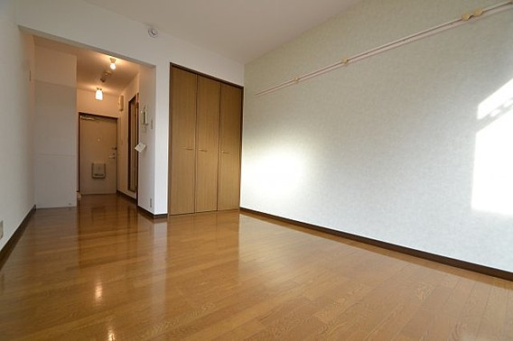 クレスト新在家の洋室