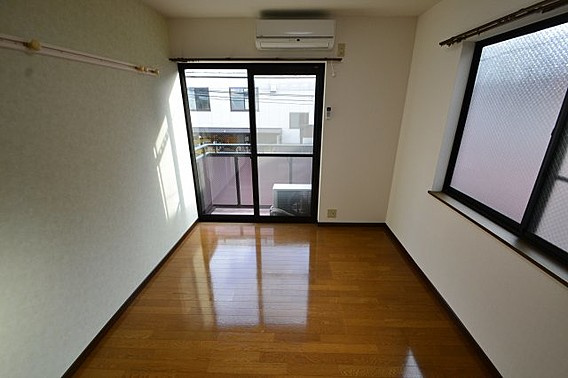 クレスト新在家の居間・リビング
