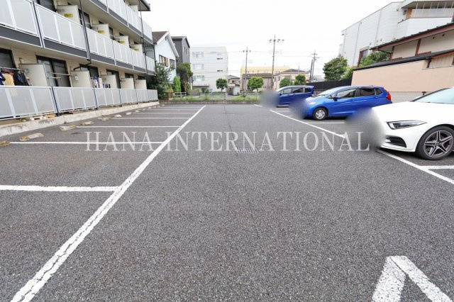 レオパレスプレジオの駐車場