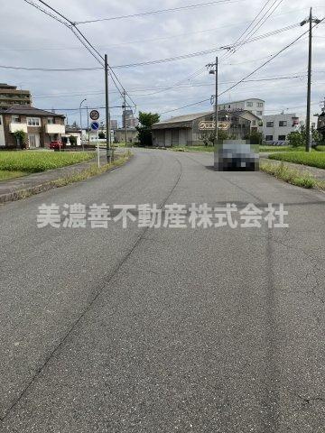 ５９５８２　羽島市福寿町平方土地の前面道路含む現地写真