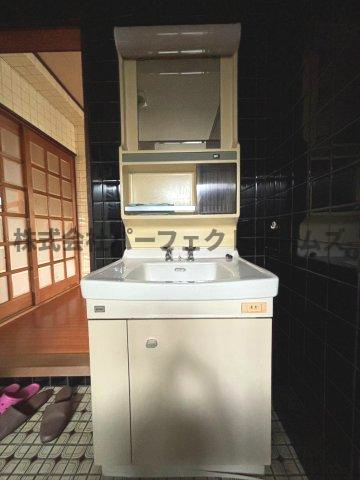 日本庭園付き古民家の洗面所|使いやすい洗面所です
