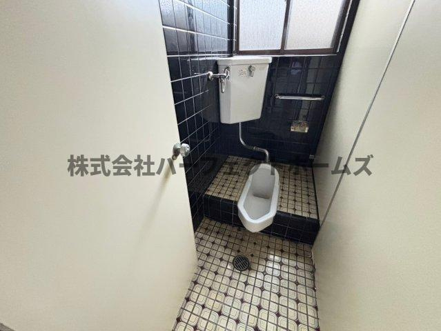 日本庭園付き古民家のトイレ|落ち着いたエントランスです