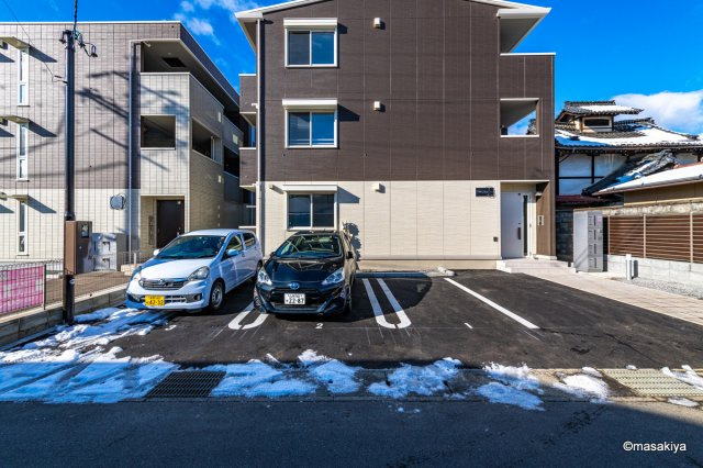 コラージュななせの駐車場