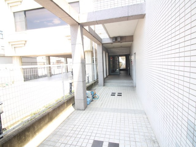 コモド長岡京のエントランス