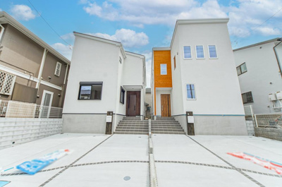 【外観】 | ☆デザインも機能性も備えたオシャレ戸建☆藤沢市湘南台６丁目Ｂ号棟 | シンプルながらジョリパット外壁などこだわりの感じるデザインです。（左側Ｂ号棟）