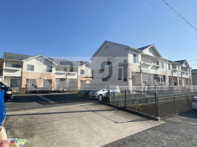 ツインコートいたくらの外観