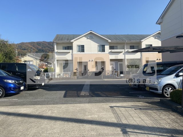 ツインコートいたくらの駐車場