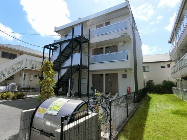 リブリ・ハナミズキ大船2ndのエントランス