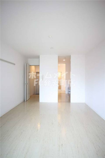 【居間・リビング】 | Aqua Stone | こちらのリビングで趣味の時間をお楽しみください