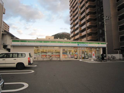 【周辺】 | フェリス | ファミリーマート本町三丁目店 275m