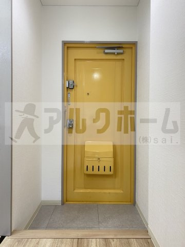 本町ホームズの玄関